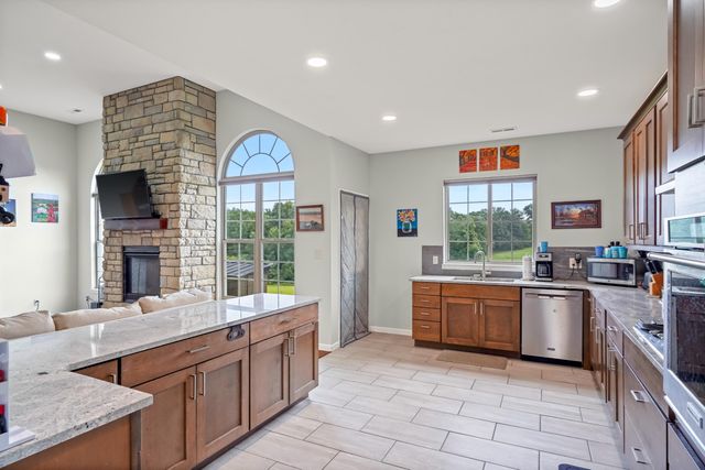 2240 MO 240, Fayette, MO 65248