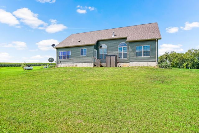 2240 MO 240, Fayette, MO 65248