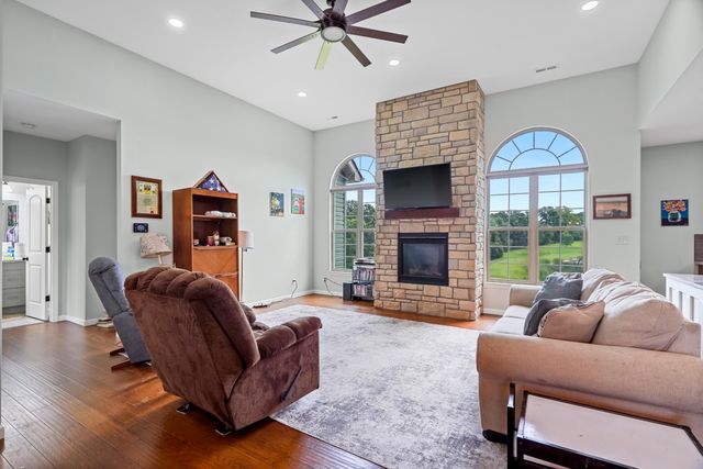 2240 MO 240, Fayette, MO 65248