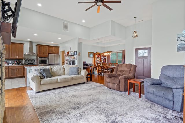 2240 MO 240, Fayette, MO 65248