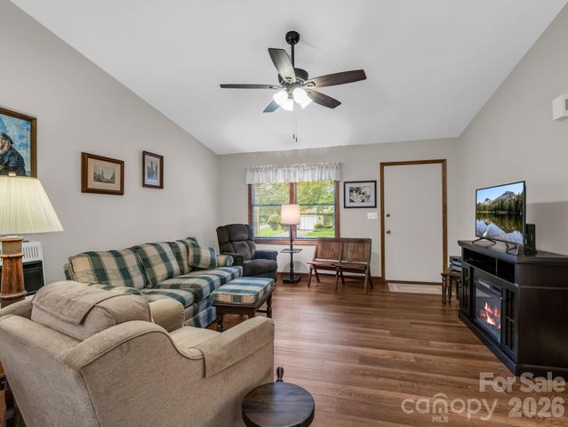 182 Resada Drive, Brevard, NC 28712