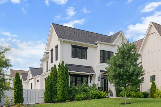 1715 Hillmont Dr, Nashville, TN 37215