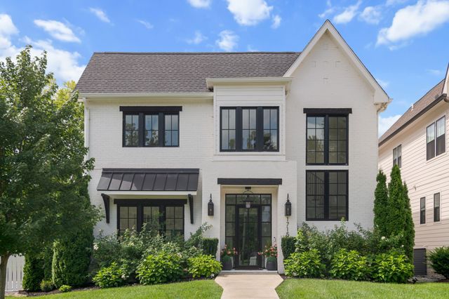 1715 Hillmont Dr, Nashville, TN 37215