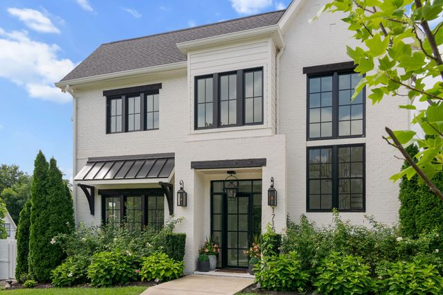 1715 Hillmont Dr, Nashville, TN 37215