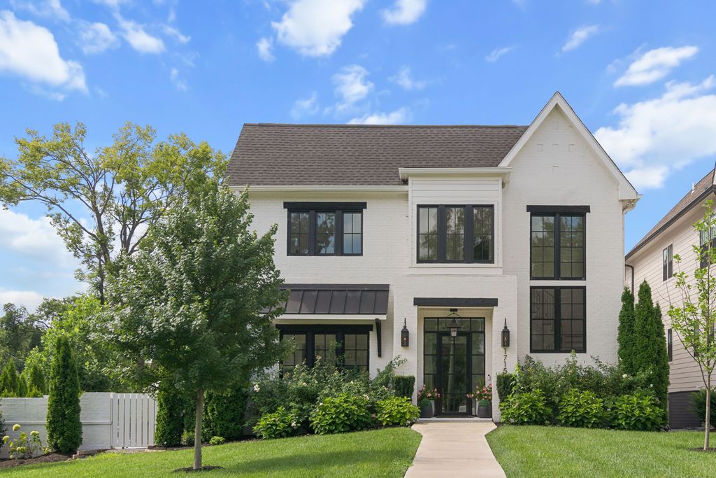 1715 Hillmont Dr, Nashville, TN 37215