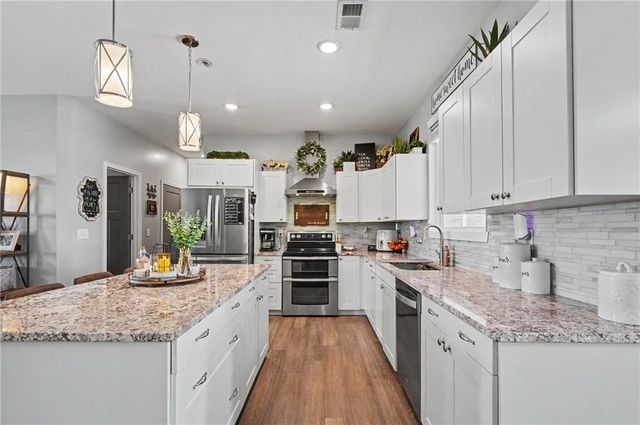 676 E 1375 Road, Lawrence, KS 66046