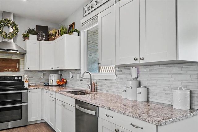 676 E 1375 Road, Lawrence, KS 66046
