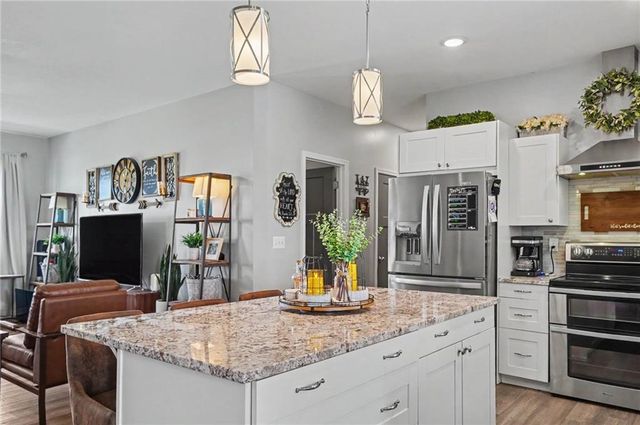 676 E 1375 Road, Lawrence, KS 66046