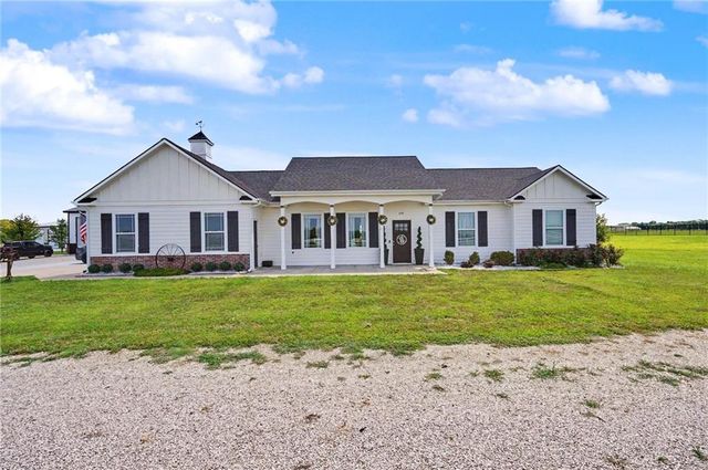 676 E 1375 Road, Lawrence, KS 66046