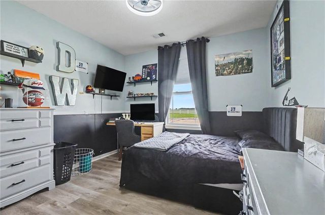 676 E 1375 Road, Lawrence, KS 66046