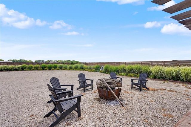 676 E 1375 Road, Lawrence, KS 66046