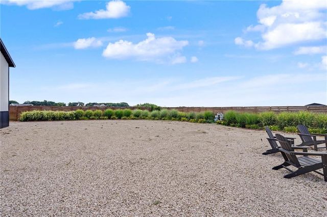 676 E 1375 Road, Lawrence, KS 66046