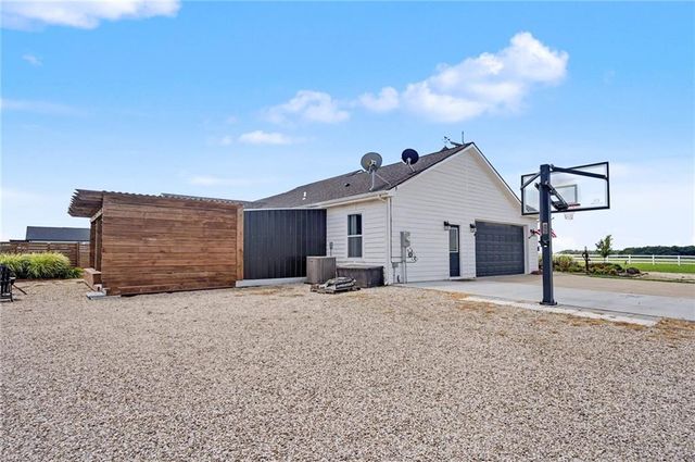 676 E 1375 Road, Lawrence, KS 66046