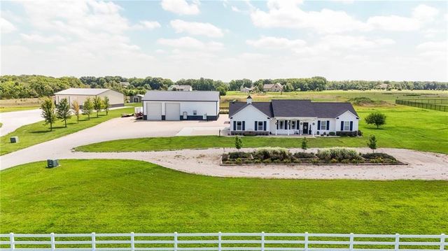 676 E 1375 Road, Lawrence, KS 66046