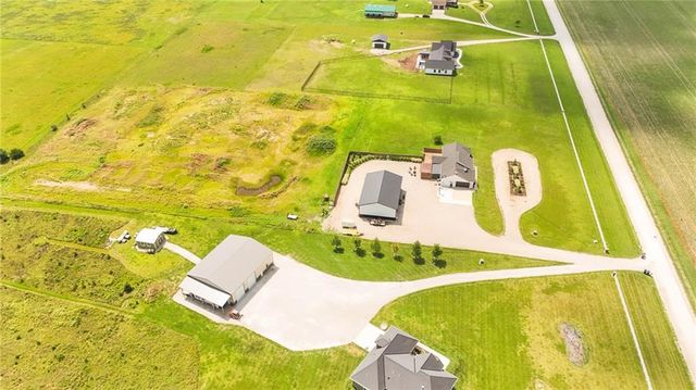 676 E 1375 Road, Lawrence, KS 66046