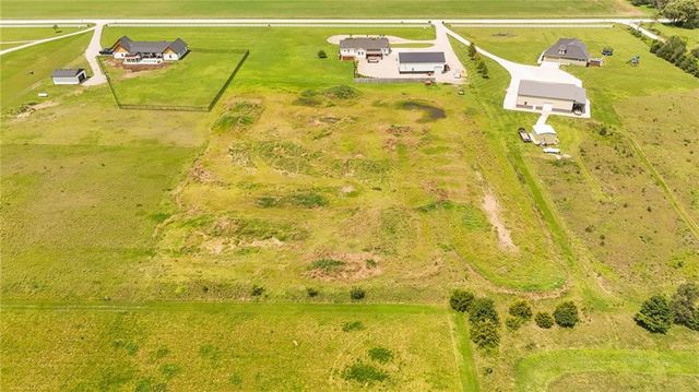 676 E 1375 Road, Lawrence, KS 66046