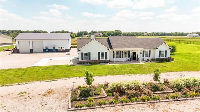 676 E 1375 Road, Lawrence, KS 66046