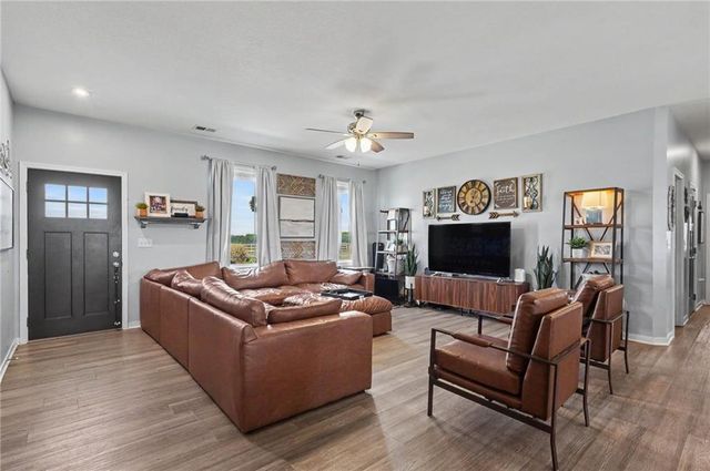 676 E 1375 Road, Lawrence, KS 66046