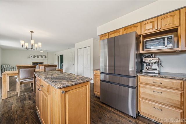 40W679 White Fence Way, St. Charles, IL 60175
