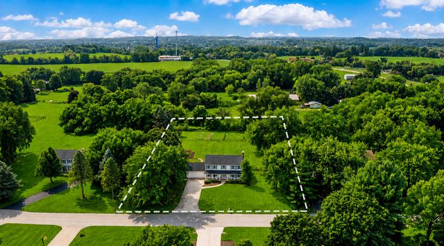 40W679 White Fence Way, St. Charles, IL 60175