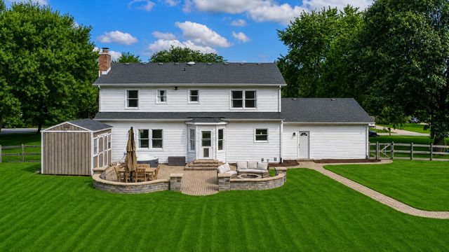 40W679 White Fence Way, St. Charles, IL 60175