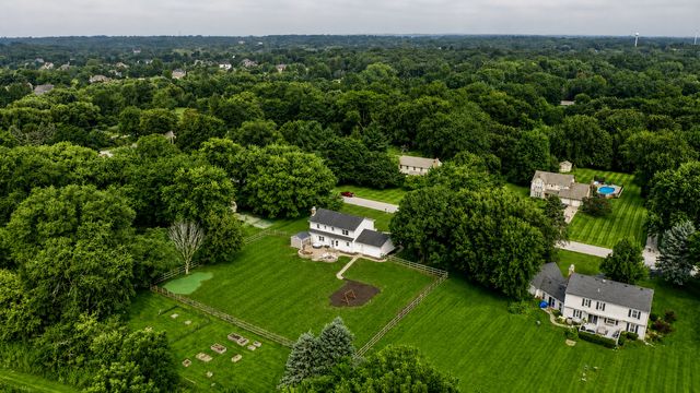 40W679 White Fence Way, St. Charles, IL 60175