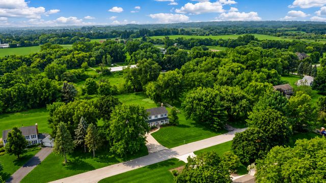 40W679 White Fence Way, St. Charles, IL 60175