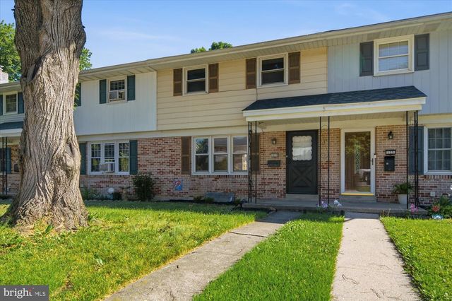 121 PENNBROOK AV, Robesonia, PA 19551