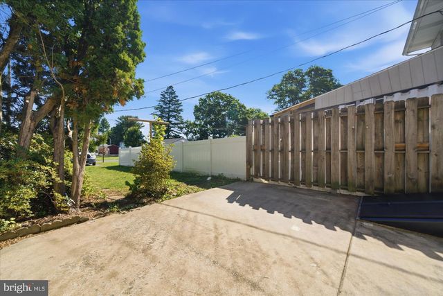 121 PENNBROOK AV, Robesonia, PA 19551