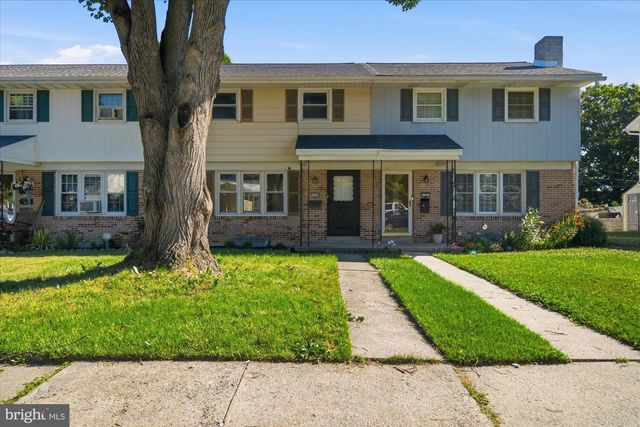 121 PENNBROOK AV, Robesonia, PA 19551
