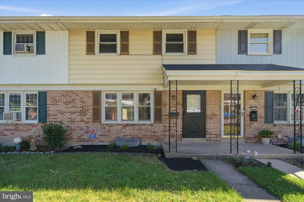 121 PENNBROOK AV, Robesonia, PA 19551
