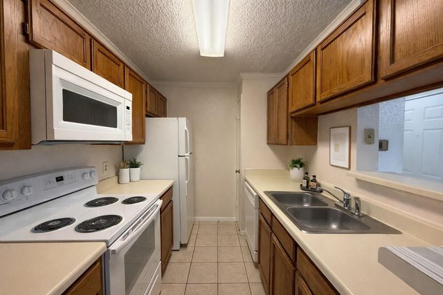 2121 Hepburn Street 1110, Houston, TX 77054