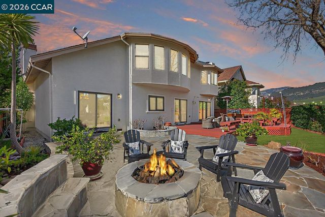 704 Blue Spruce Dr, Danville, CA 94506
