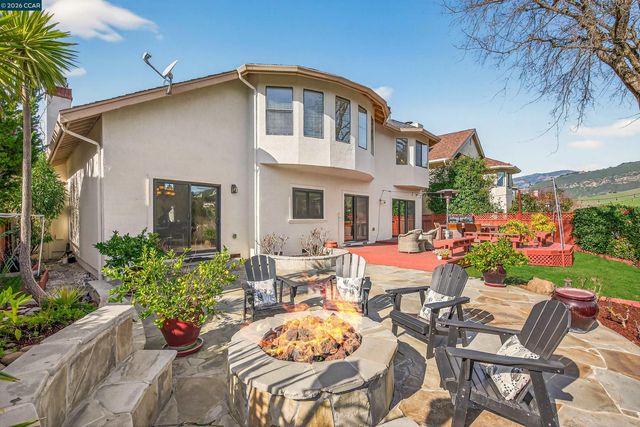 704 Blue Spruce Dr, Danville, CA 94506