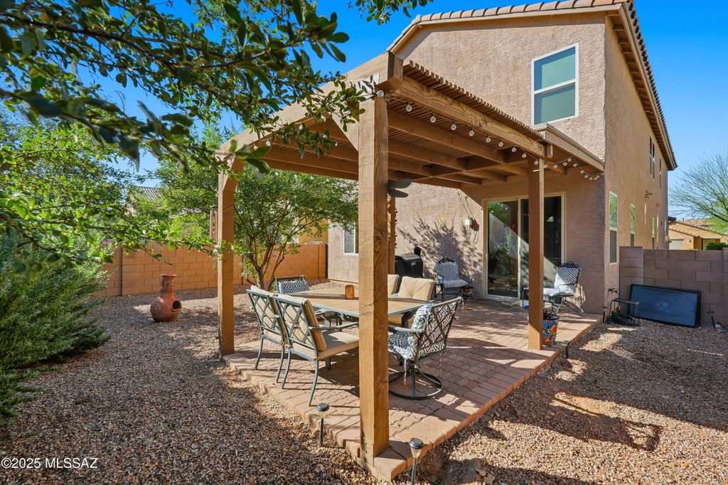 9593 S Trapper Ridge Drive, Tucson, AZ 85747