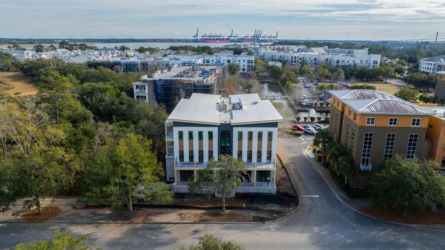 211 Seven Farms Drive 201, Charleston, SC 29492