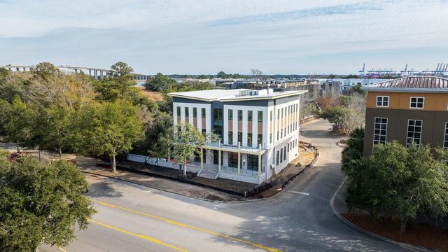 211 Seven Farms Drive 201, Charleston, SC 29492