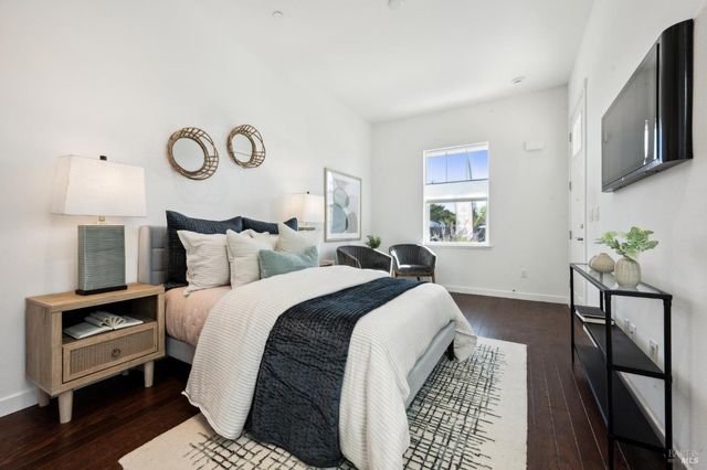 65 Riverbend Ln, Petaluma, CA 94952