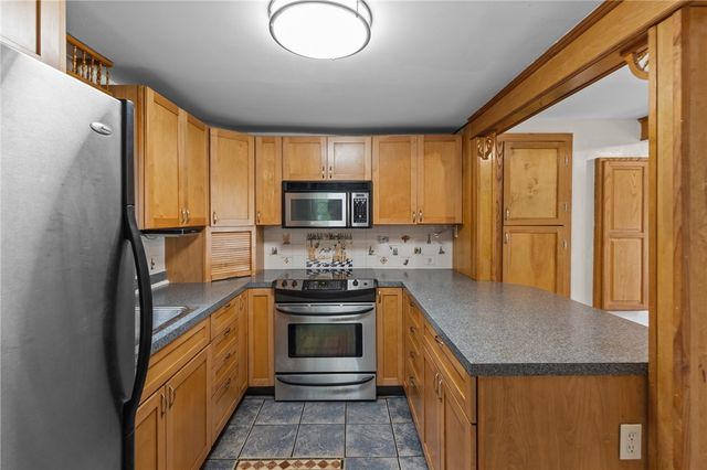 10 Ellis Road, North Kingstown, RI 02852