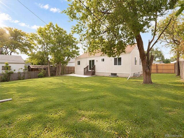 1967 Macon St, Aurora, CO 80010