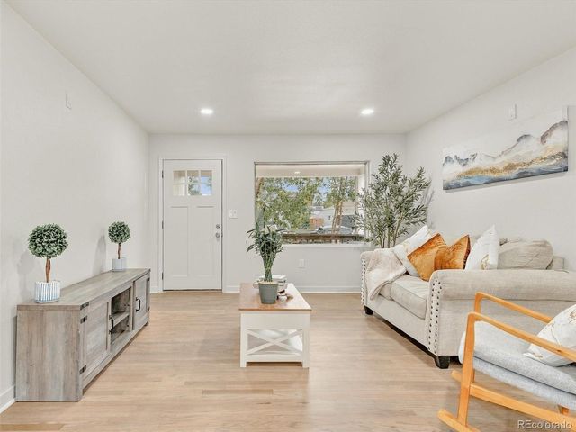 1967 Macon St, Aurora, CO 80010
