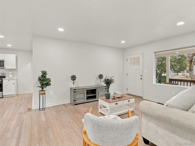 1967 Macon St, Aurora, CO 80010