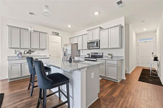 102 Hampton Circle, Mcdonough, GA 30253