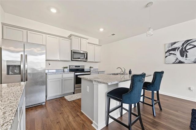 102 Hampton Circle, Mcdonough, GA 30253