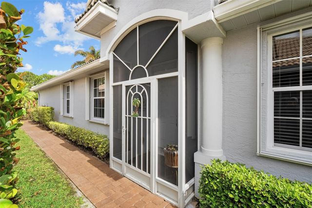 730 NW Red Pine Way, Jensen Beach, FL 34957