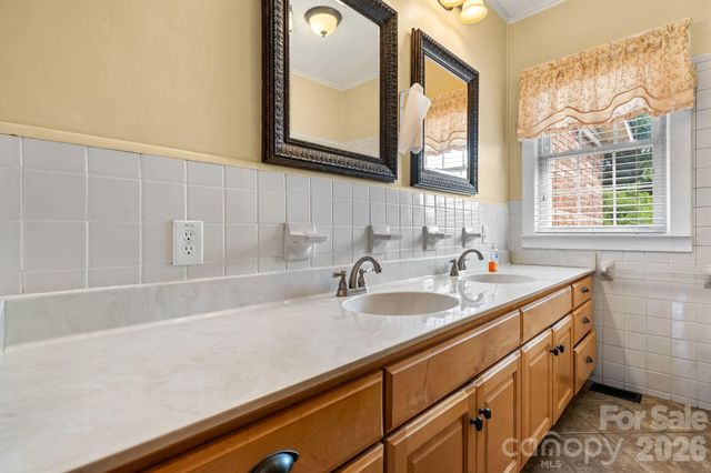 15 6th Em Street, Marion, NC 28752