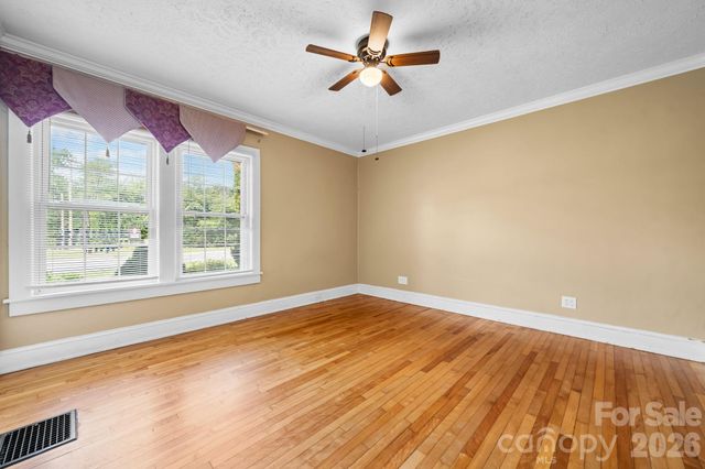 15 6th Em Street, Marion, NC 28752