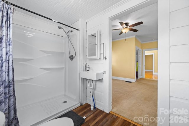 15 6th Em Street, Marion, NC 28752