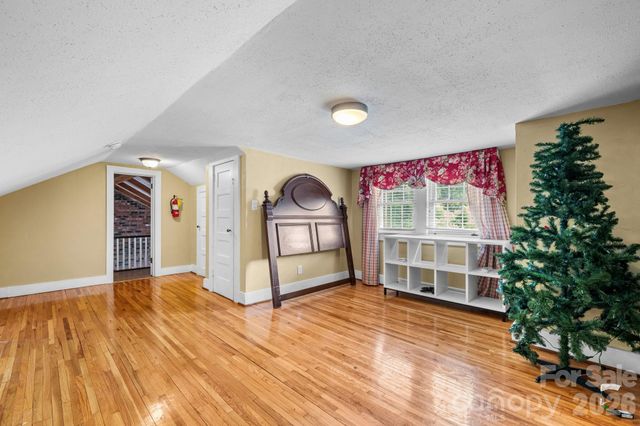 15 6th Em Street, Marion, NC 28752