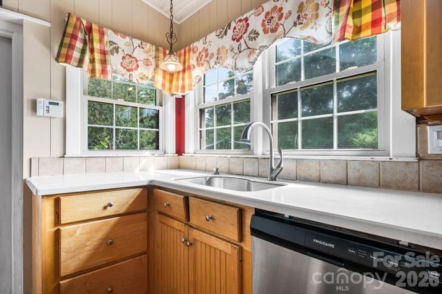 15 6th Em Street, Marion, NC 28752